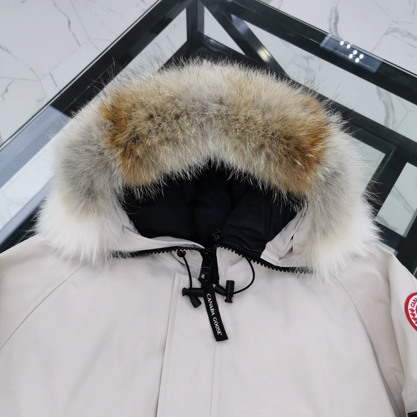 P720 01 model - off-white